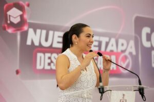 Lee más sobre el artículo Cerca de 2,300 estudiantes de Tecomán reciben este lunes su computadora gratuita de ColiBecas