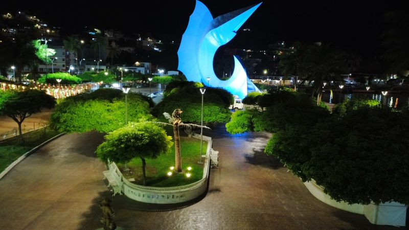 En este momento estás viendo Instala Ayuntamiento de Manzanillo 182 luminarias en el Centro Histórico