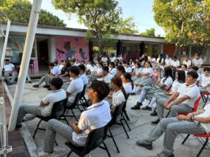Lee más sobre el artículo Poesía de Nezahualcóyotl y memoria indígena llegan a estudiantes de secundaria en Tecomán