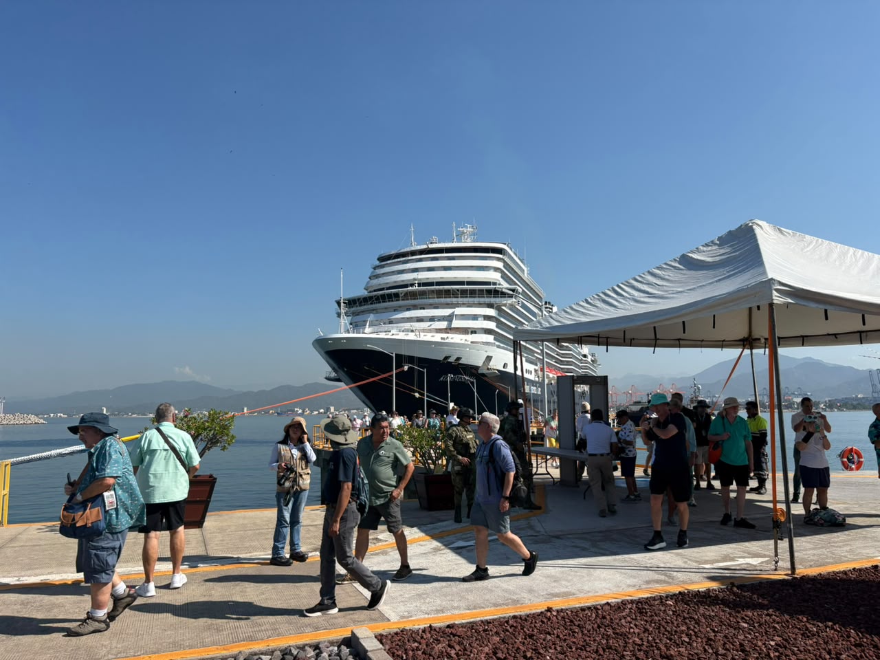 En este momento estás viendo Arriba el crucero Koningsdam a Manzanillo, con una derrama económica aproximada de 3.8 mdp