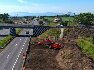Lee más sobre el artículo Gobierno de Indira Vizcaíno inicia construcción de infraestructura vial en el entronque Alcaraces, en Cuauhtémoc