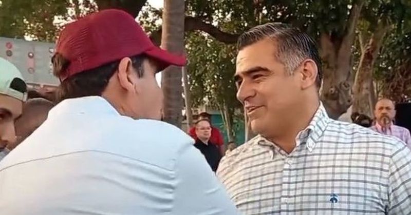 En este momento estás viendo En borlote, llama Locho Morán mar***cón a Riult Rivera
